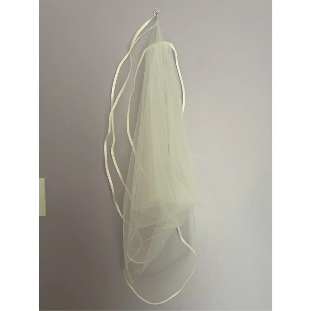 Simple White Bridal Veil with Satin Trim - Knee Legnth